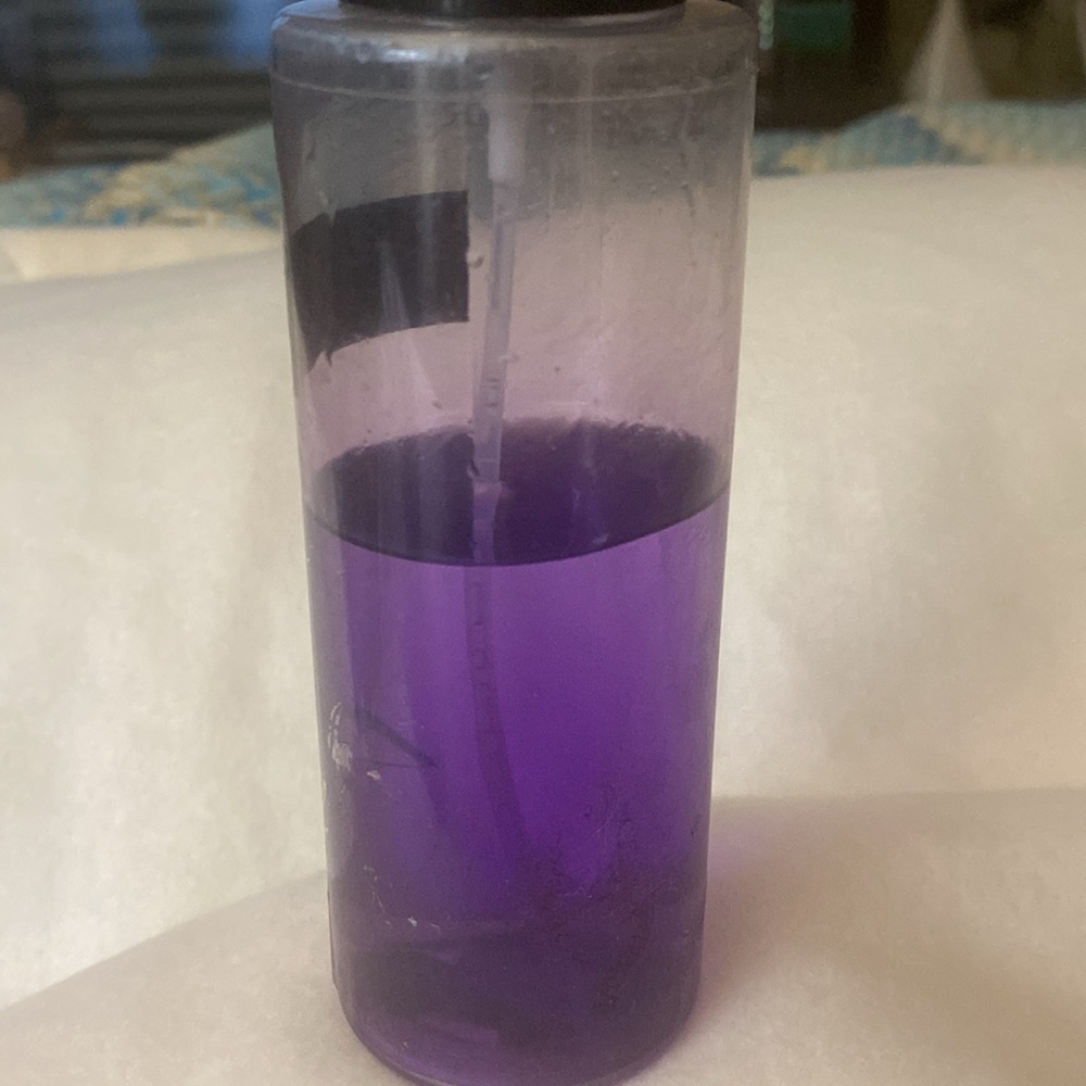 Victorias Secret Love Spell Fragrance Mist. - Picture 2 of 2